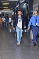 Saif Ali Khan snapped at international airport on 18th Dec 2011 (37).JPG