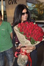 Sushmita Sen snapped at domestic airport on 18th Dec 2011 (11).JPG