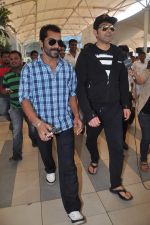 Bobby Deol return after CCL cricket match in Airport, Mumbai on 20th Dec 2011 (32).JPG