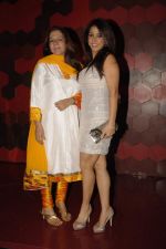 Krishika Lulla at the launch of Madhurima Nigam_s mens wear line in Trilogy o 20th Dec 2011 (5).JPG