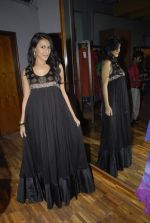 at Kavita Bhartia_s metalwork launch and Divya Mohta_s resort wear collection in Ogaan on 20th Dec 2011 (24).JPG
