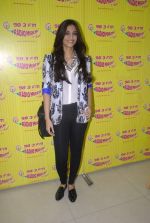 Sonam Kapoor on the sets of Radio Mirchi in Parel, Mumbai on 21st Dec 2011 (6).JPG