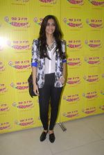 Sonam Kapoor on the sets of Radio Mirchi in Parel, Mumbai on 21st Dec 2011 (7).JPG