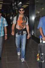 Hrithik Roshan looking fit snapped at Airport on 22nd Dec 2011 (2).JPG