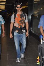 Hrithik Roshan looking fit snapped at Airport on 22nd Dec 2011 (3).JPG