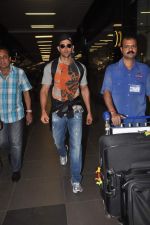 Hrithik Roshan looking fit snapped at Airport on 22nd Dec 2011 (6).JPG