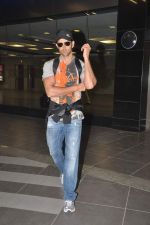Hrithik Roshan looking fit snapped at Airport on 22nd Dec 2011 (7).JPG