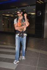 Hrithik Roshan looking fit snapped at Airport on 22nd Dec 2011 (8).JPG