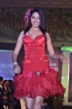 at Atharva College Indian Princess fashion show in Mumbai on 23rd Dec 2011 (130).JPG