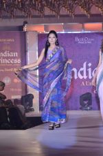 at Atharva College Indian Princess fashion show in Mumbai on 23rd Dec 2011 (21).JPG