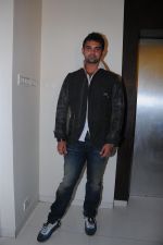 Mahakshay Chakraborty with film Tukkaa Fitt cast at Baraoke Lounge in Mumbai on 24th Dec 2011.JPG