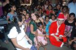 Shiney Ahuja turns santa in Andheri, Mumbai on 24th Dec 2011 (39).JPG