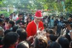 Shiney Ahuja turns santa in Andheri, Mumbai on 24th Dec 2011 (57).JPG