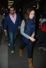 Saif Ali Khan, Kareena Kapoor off for a vacation in Airport on 25th Dec 2011 (1).JPG