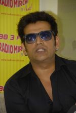 Ravi Kishan with the star cast of Chaalis Chaurasia at Radio Mirchi in Parel, Mumbai on 27th Dec 2011 (25).JPG