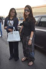 Alvira Khan, Arpita Khan leave for New Year_s celebration in Airport, Mumbai on 28th Dec 2011 (10).JPG