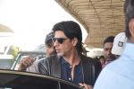 Shahrukh Khan snapped at the Domestic Airport in Mumbai on 29th Dec 2011 (24).JPG