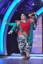 Sunny Leone, Yamamotoyama On the sets of Bigg Boss 5 with Players star cast on 31st Dec 2011 (214).JPG