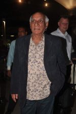 Yash Chopra returns from their vacation on 2nd Jan 2012 (9).JPG