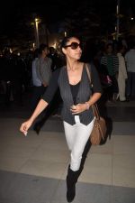 Gauri Khan return from Dubai on 3rd Jan 2012 (55).JPG