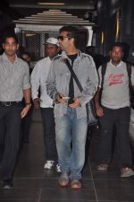 Karan Johar return from Dubai on 3rd Jan 2012 (6).JPG