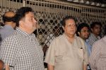 Rishi Kapoor at Sunil and Dharmesh Darshan_s dad_s prayer meet in Santacruz on 3rd Jan 2012 (80).JPG