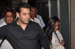 Salman Khan return from Dubai on 3rd Jan 2012 (16).JPG