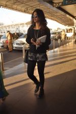 Sonam Kapoor with Players stars snapped at airport in Mumbai on 3rd Jan 2012 (13).JPG