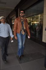 Abhishek Bachchan return from Dubai to Mumbai Airport on 5th Jan 2012 (25).JPG