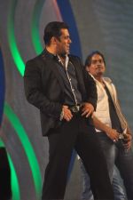 Salman Khan at Umang Police Show 2012 in Mumbai on 7th Jan 2012 (183).JPG