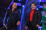 Salman Khan, Sanjay Dutt at Bigg Boss Season 5 grand finale on 7th Jan 2012 (6).JPG