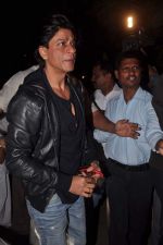 Shahrukh Khan at Farhan Akhtar_s birthday bash in Bandra, Mumbai on 8th Jan 2012 (120).jpg