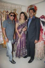 at the launch of Jinal Kenia_s wedding shop YUME in Juhu, Mumbai on 8th Jan 2012 (70).JPG