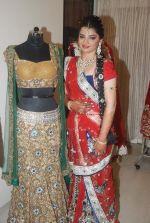 at the launch of Jinal Kenia_s wedding shop YUME in Juhu, Mumbai on 8th Jan 2012 (95).JPG