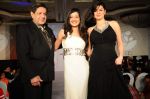Dr. R.P. Poonawalla, Amy Billimoria, with Kainaat Arora at Amy Billimoria_s Fashion Show for Twenty four leading gynaecologists in J W Marriott on 9th Jan 2012 (3).JPG
