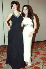 Kainaat Arora with amy Billimoria at Amy Billimoria_s Fashion Show for Twenty four leading gynaecologists in J W Marriott on 9th Jan 2012.JPG
