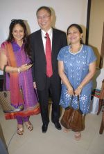 Rati Agnihotri and Smita Jaykar at Soul Healing Clinics and Love, Peace, Harmony Centres in Mumbai on 10th Jan 2012 (16).jpg