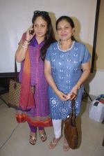 Rati Agnihotri and Smita Jaykar at Soul Healing Clinics and Love, Peace, Harmony Centres in Mumbai on 10th Jan 2012 (19).jpg