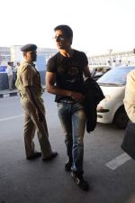 Sonu Sood at CCL Cricket stars snapped at the airport in Mumbai on 11th Jan 2012 (2).JPG