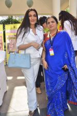 Aarti Surendranath at Kaali Puri_s book at FICCI Flo exhibition in ITC Parel on 12th Jan 2012 (60).JPG