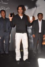Arjun Rampal at Arjun Rampal_s Alive perfume launch in Mumbai on 12th Jan 2012 (101).JPG