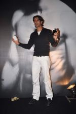 Arjun Rampal at Arjun Rampal_s Alive perfume launch in Mumbai on 12th Jan 2012 (111).JPG