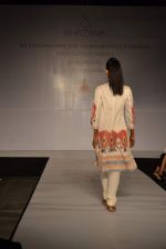 Model walks the ramp for Rahul Mishra show for Taj Khazana in Taj Mahal Palace, Mumbai on 14th Jan 2012 (111).JPG