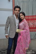 amir ali with sanjeeda shaikh at Zulfi Syed_s wedding reception on 15th Jan 2012.JPG