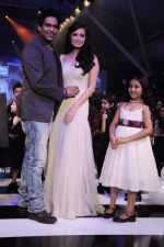 Dia Mirza, Rocky S walk the ramp for Rocky S at Kids Fashion Week day 1 on 17th Jan 2012 (68).JPG