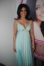 Koena Mitra at the launch of Looks Cosmetic Clinic in Lokhandwala on 17th Jan 2012 (37).JPG