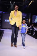 Sandip Soparkar walk the ramp for JKF at Kids Fashion Week day 1 on 17th Jan 2012 (45).JPG