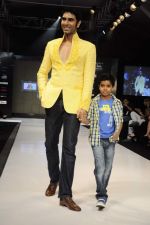 Sandip Soparkar walk the ramp for JKF at Kids Fashion Week day 1 on 17th Jan 2012 (46).JPG