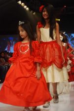 Kids walk the ramp for Sagrika Mittal Show Coochhie Coo at Kids Fashion Week day 2 on 18th Jan 2012 (43).JPG