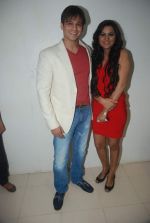 Vivek Oberoi at the launch of Rajnigandha_s album in Planet M on 18th Jan 2012 (18).JPG